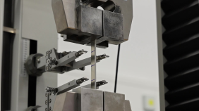 thumbnail of medium Zugpruefung_Pruefkoerpers_Extensiometer